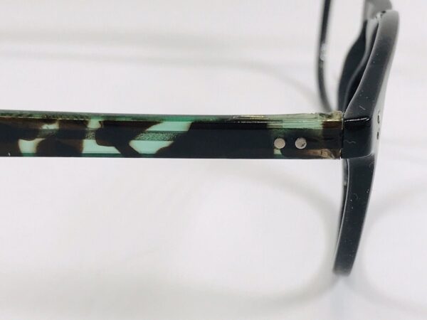 Closure view of Designer Inspired SUCCESS SS-101 Eyeglasses